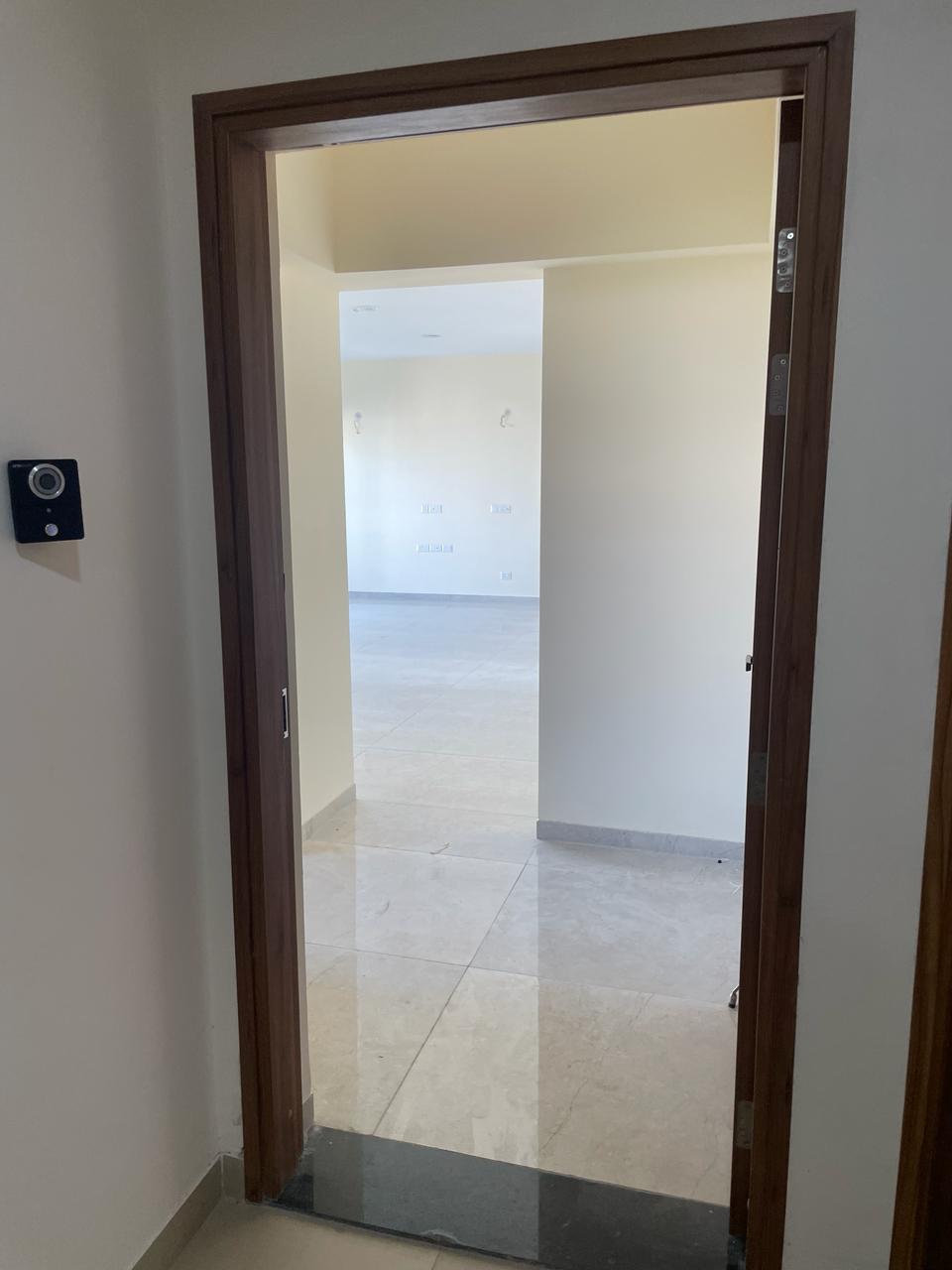 3 BHK Flats for Resale in Experion Capital, Vibhuti Khand: Luxury Living in Lucknow