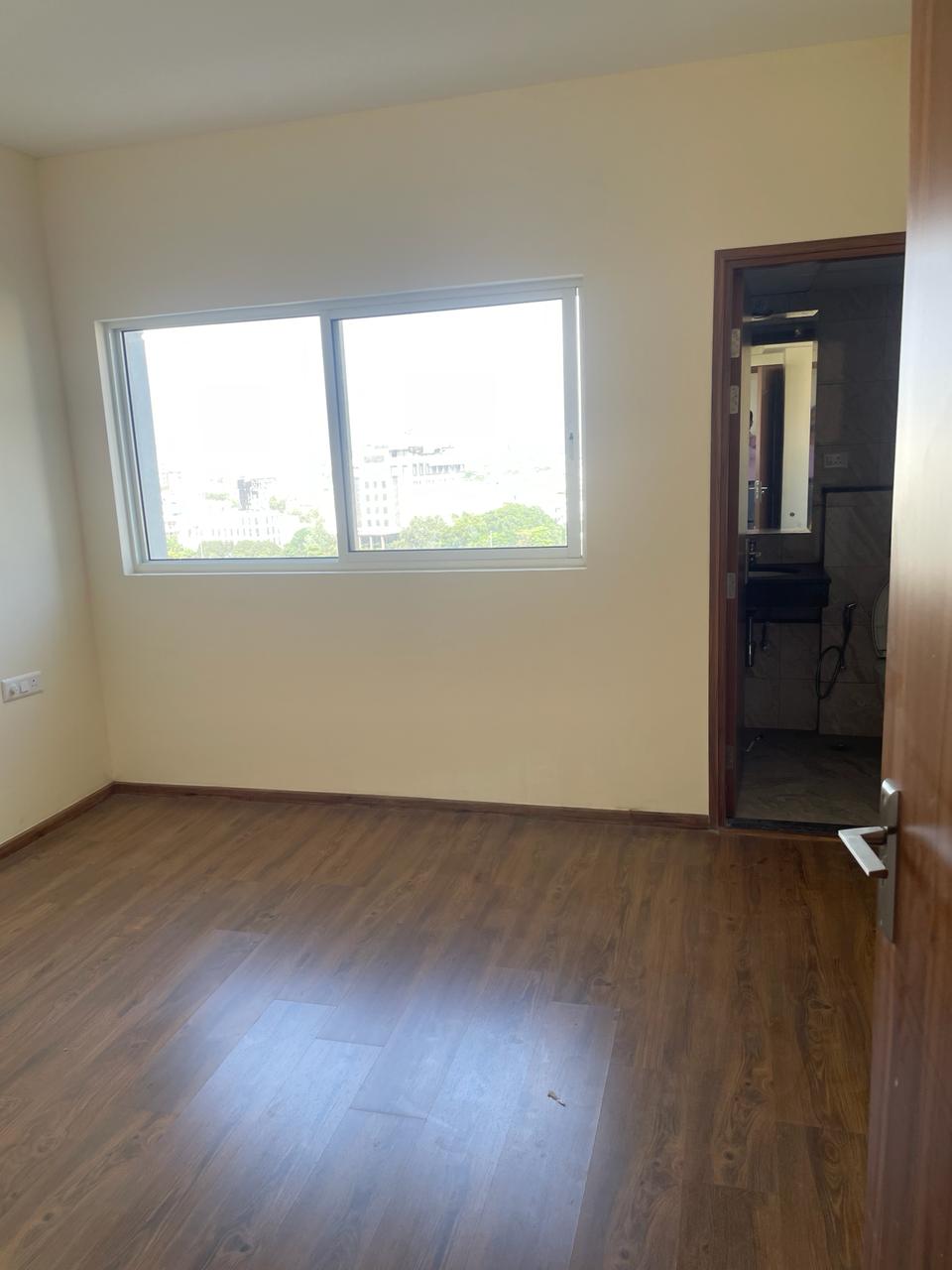 3 BHK Flats for Resale in Experion Capital, Vibhuti Khand: Luxury Living in Lucknow