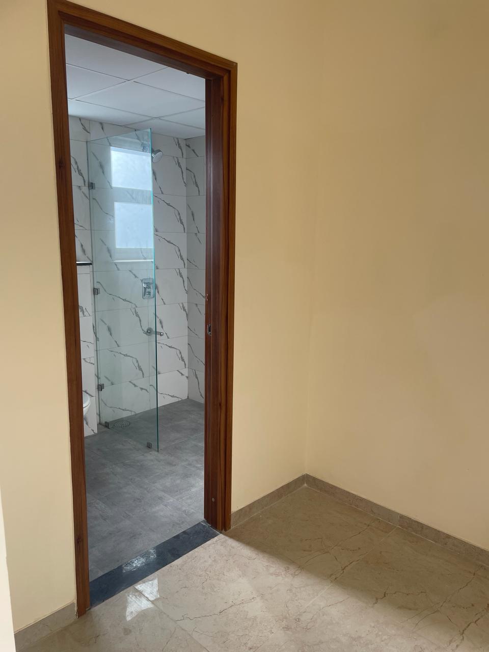 3 BHK Flats for Resale in Experion Capital, Vibhuti Khand: Luxury Living in Lucknow