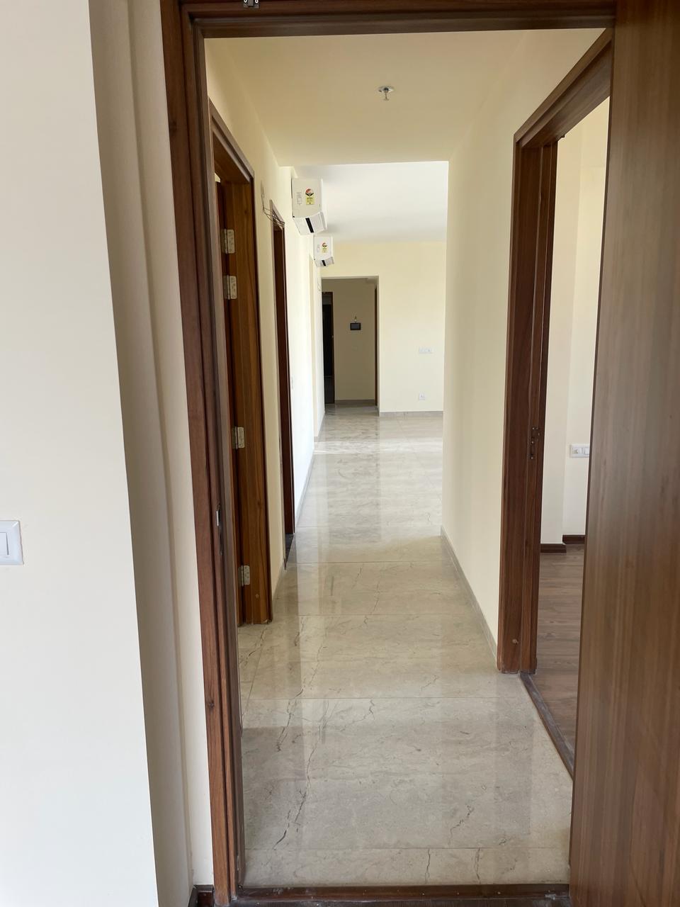 3 BHK Flats for Resale in Experion Capital, Vibhuti Khand: Luxury Living in Lucknow