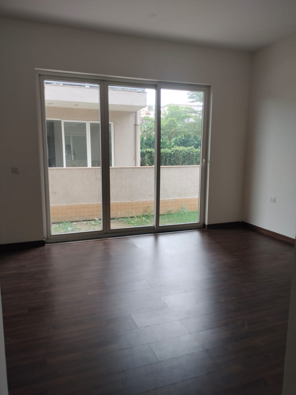 Independent 495 Sq.yd Ground Floor For Sale – BPTP Amstoria Sector 102