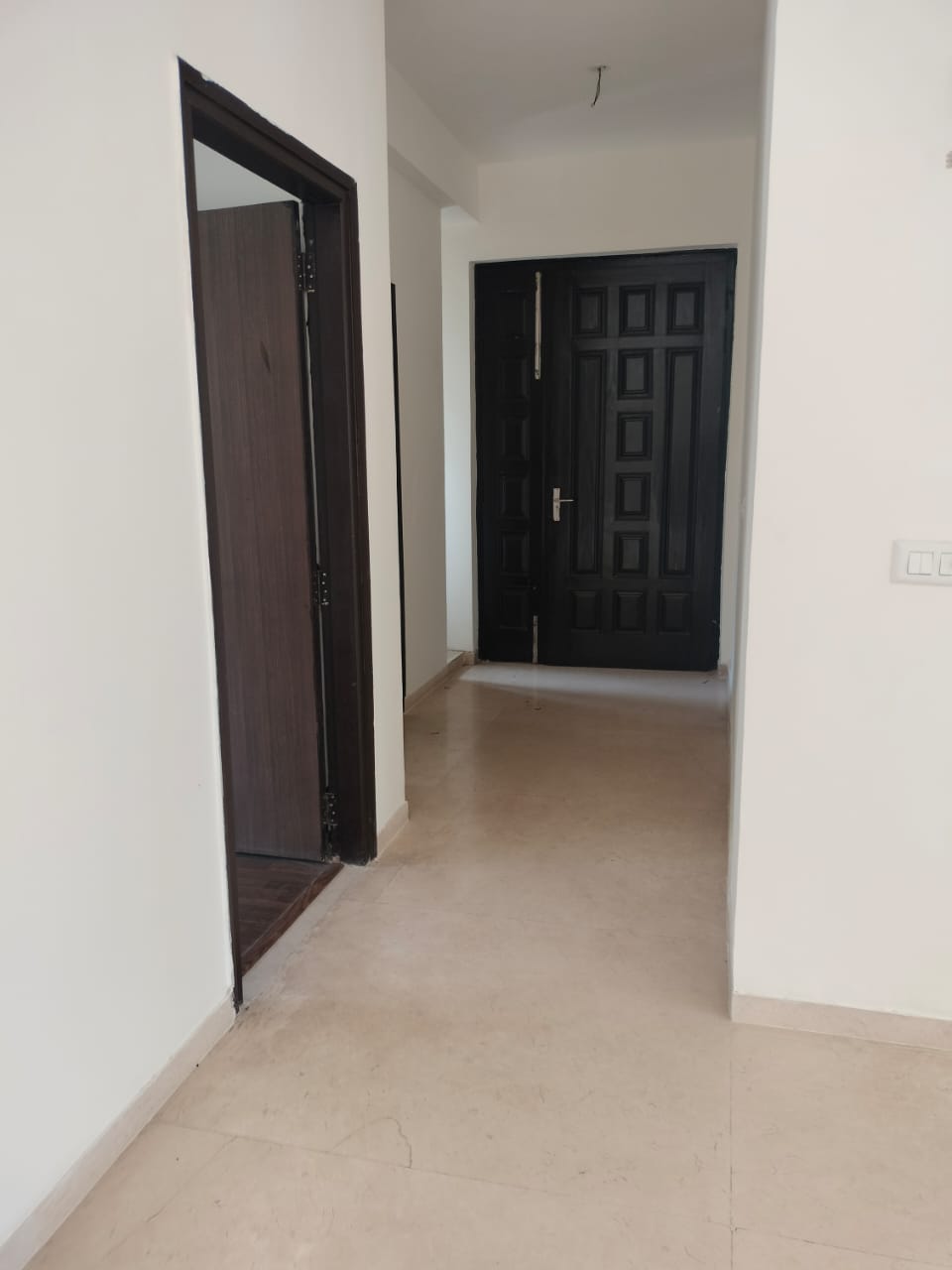 Independent 495 Sq.yd Ground Floor For Sale – BPTP Amstoria Sector 102