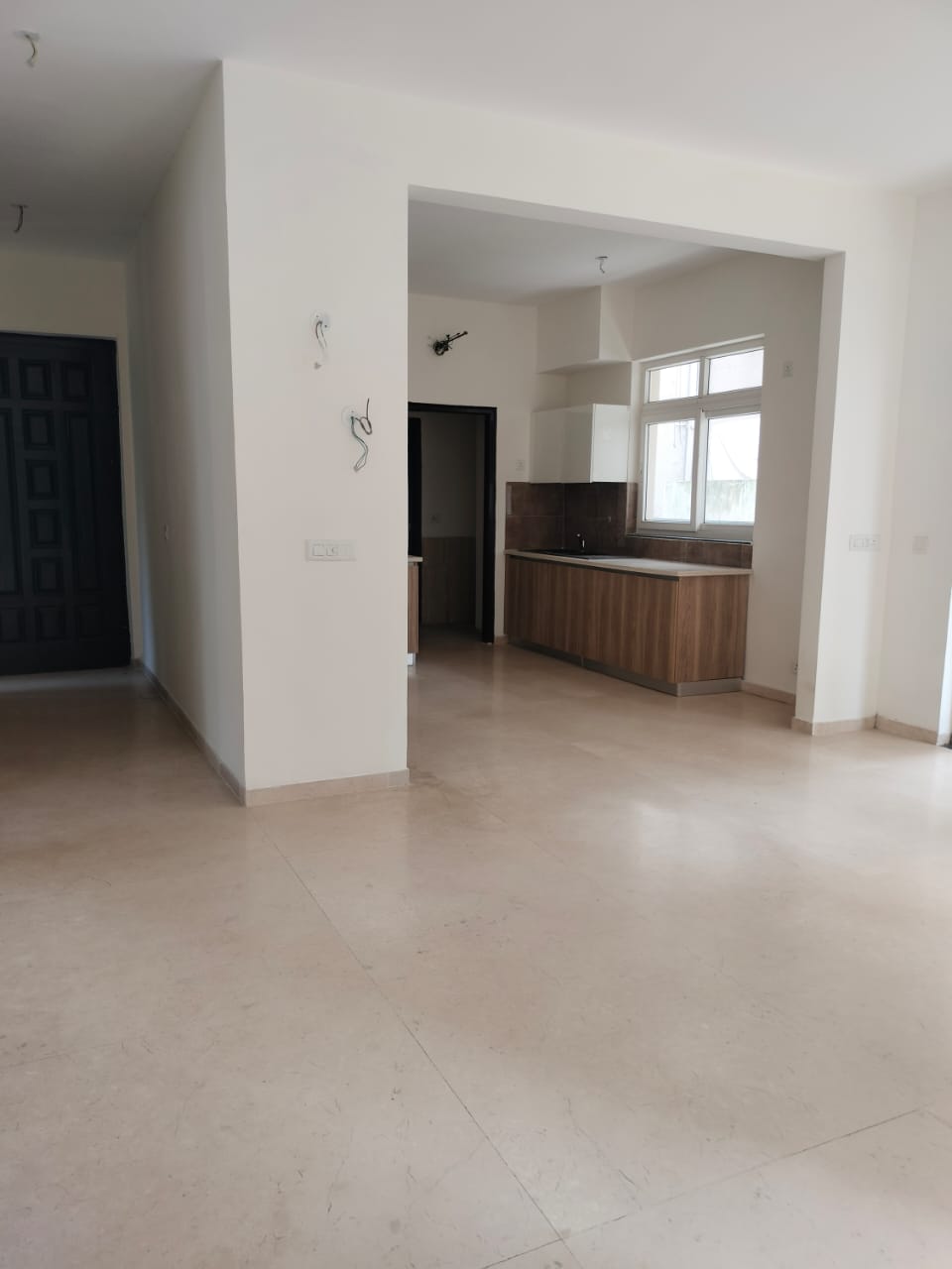 Independent 495 Sq.yd Ground Floor For Sale – BPTP Amstoria Sector 102