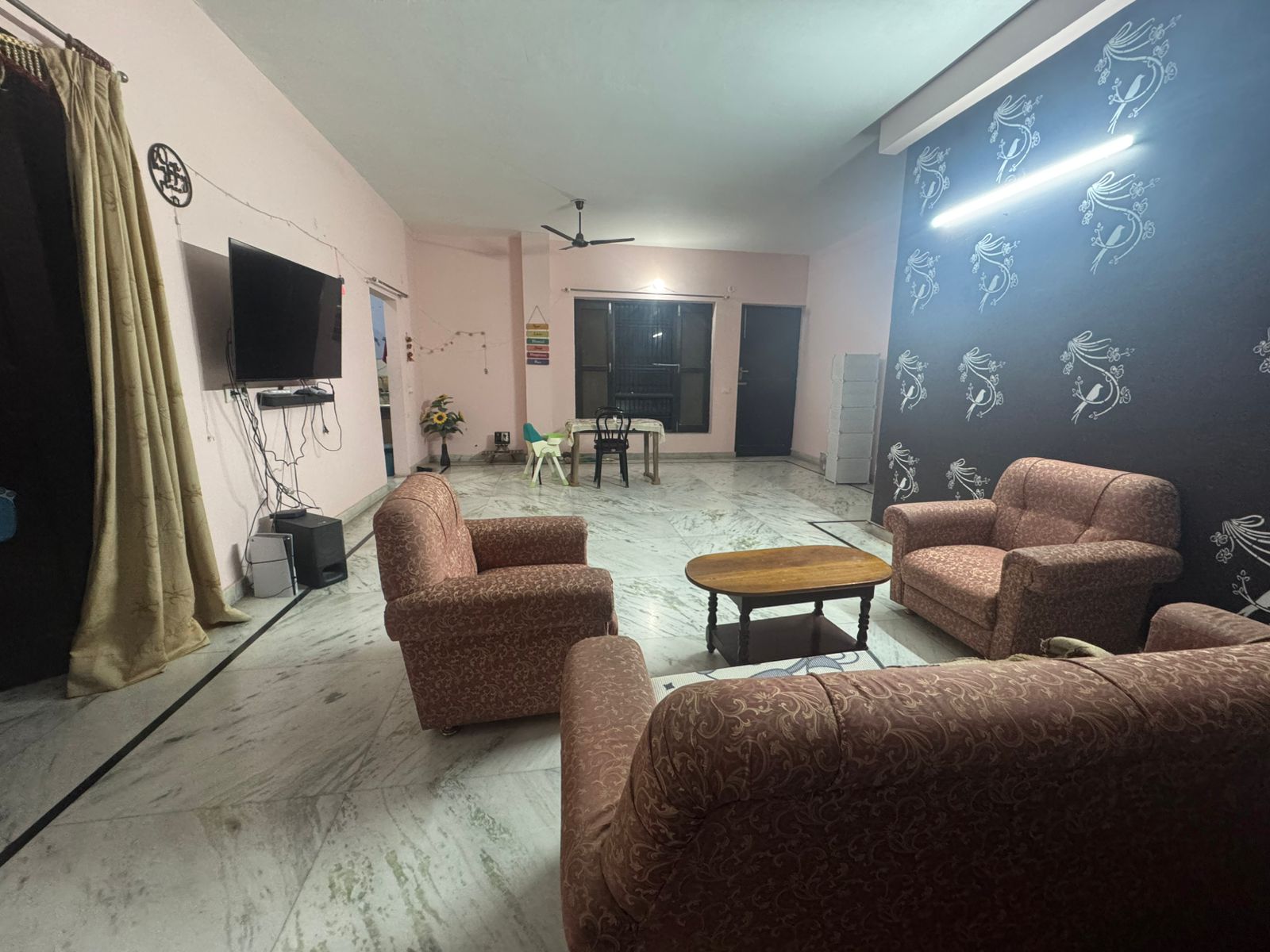 Independent Floor for rent