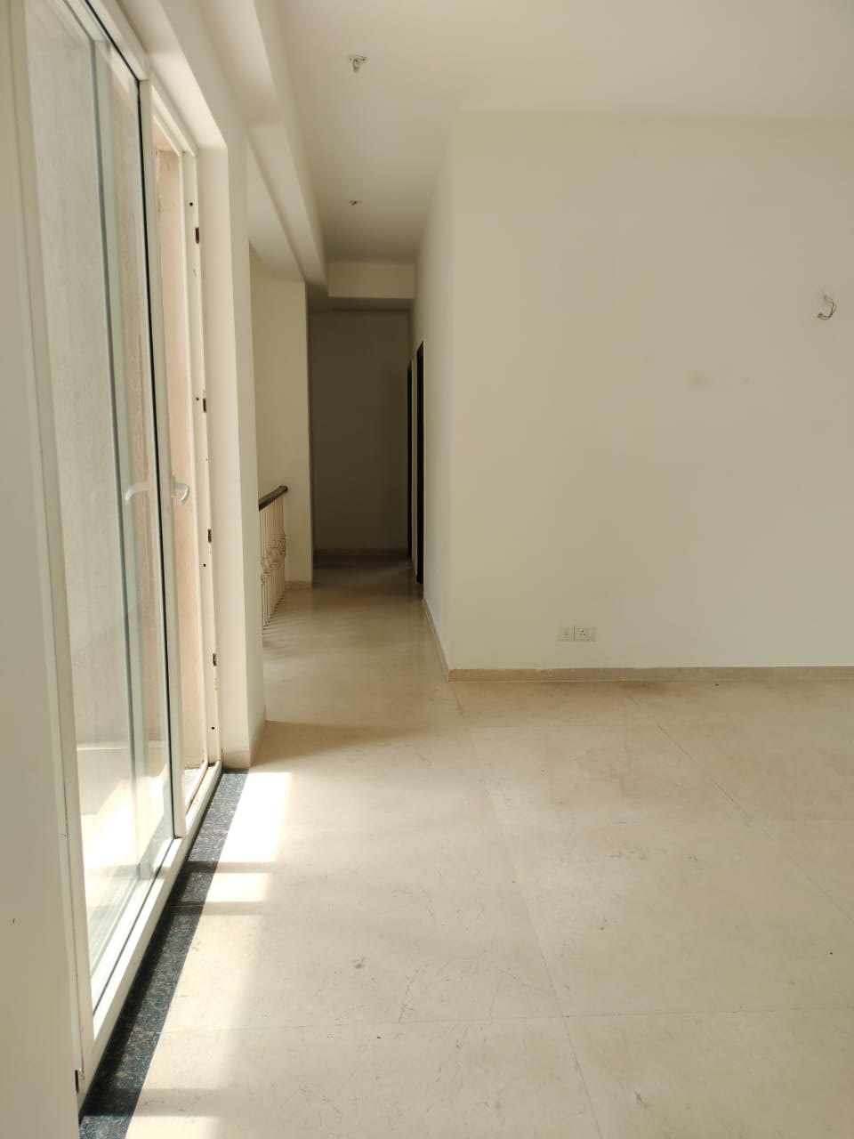 Independent 495 Sq.yd Ground Floor For Sale – BPTP Amstoria Sector 102