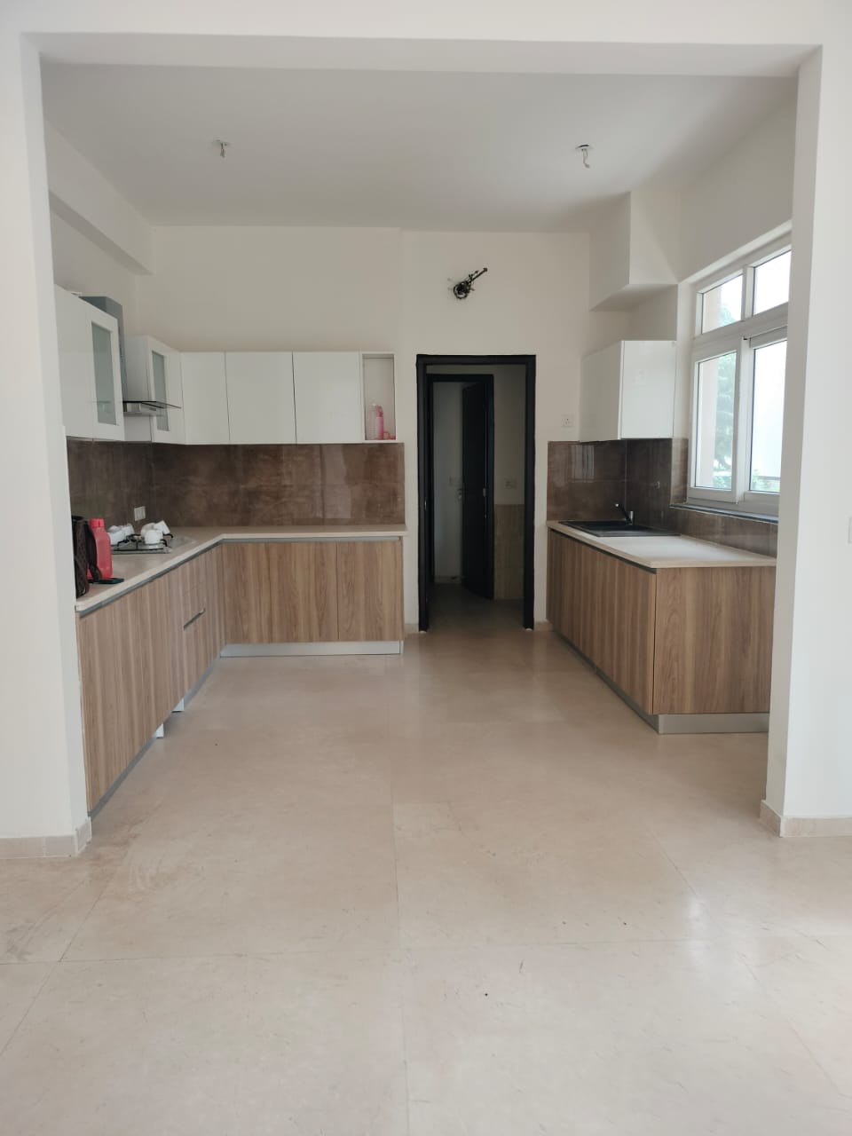 Independent 495 Sq.yd Ground Floor For Sale – BPTP Amstoria Sector 102