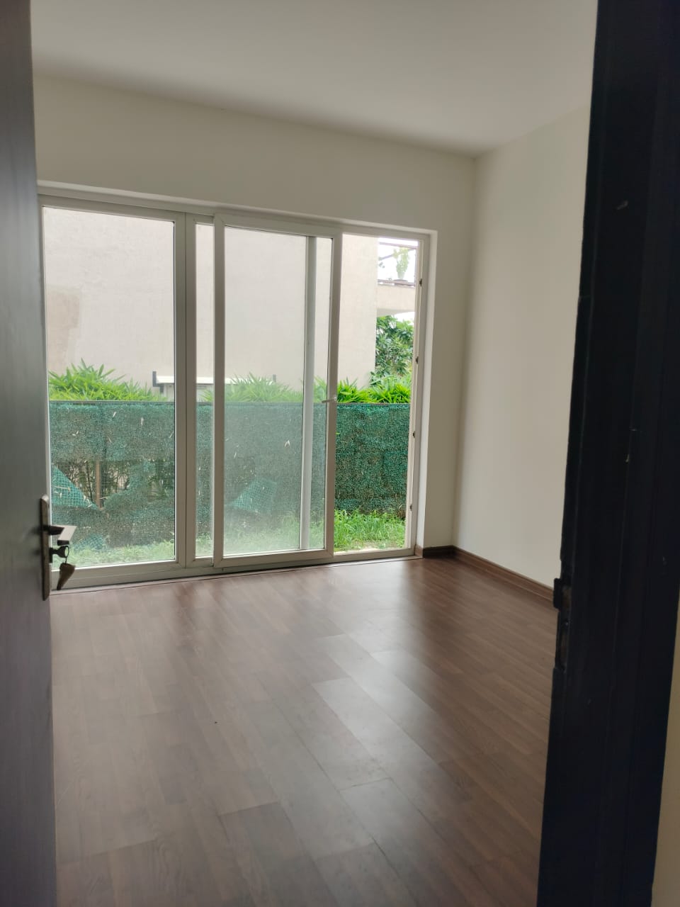 Independent 495 Sq.yd Ground Floor For Sale – BPTP Amstoria Sector 102