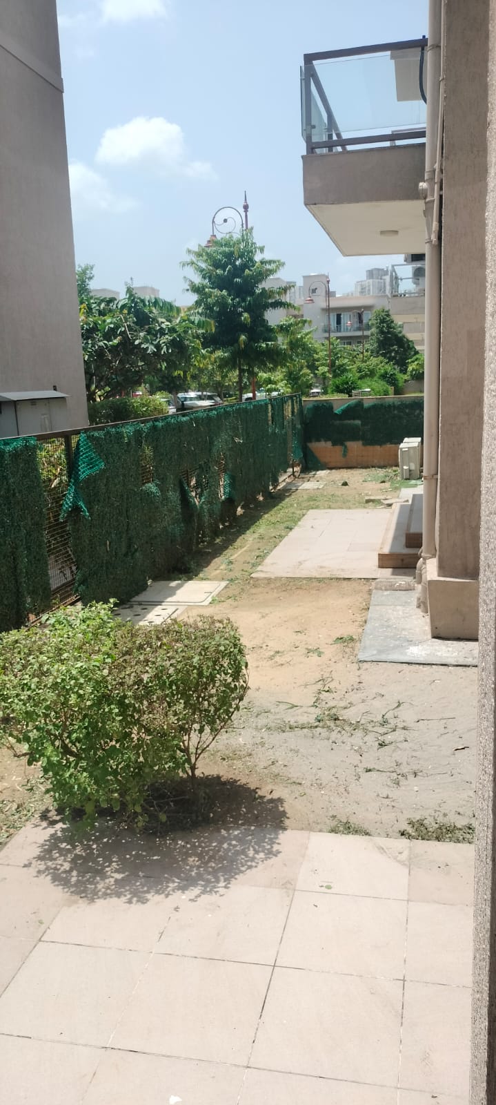 Independent 495 Sq.yd Ground Floor For Sale – BPTP Amstoria Sector 102