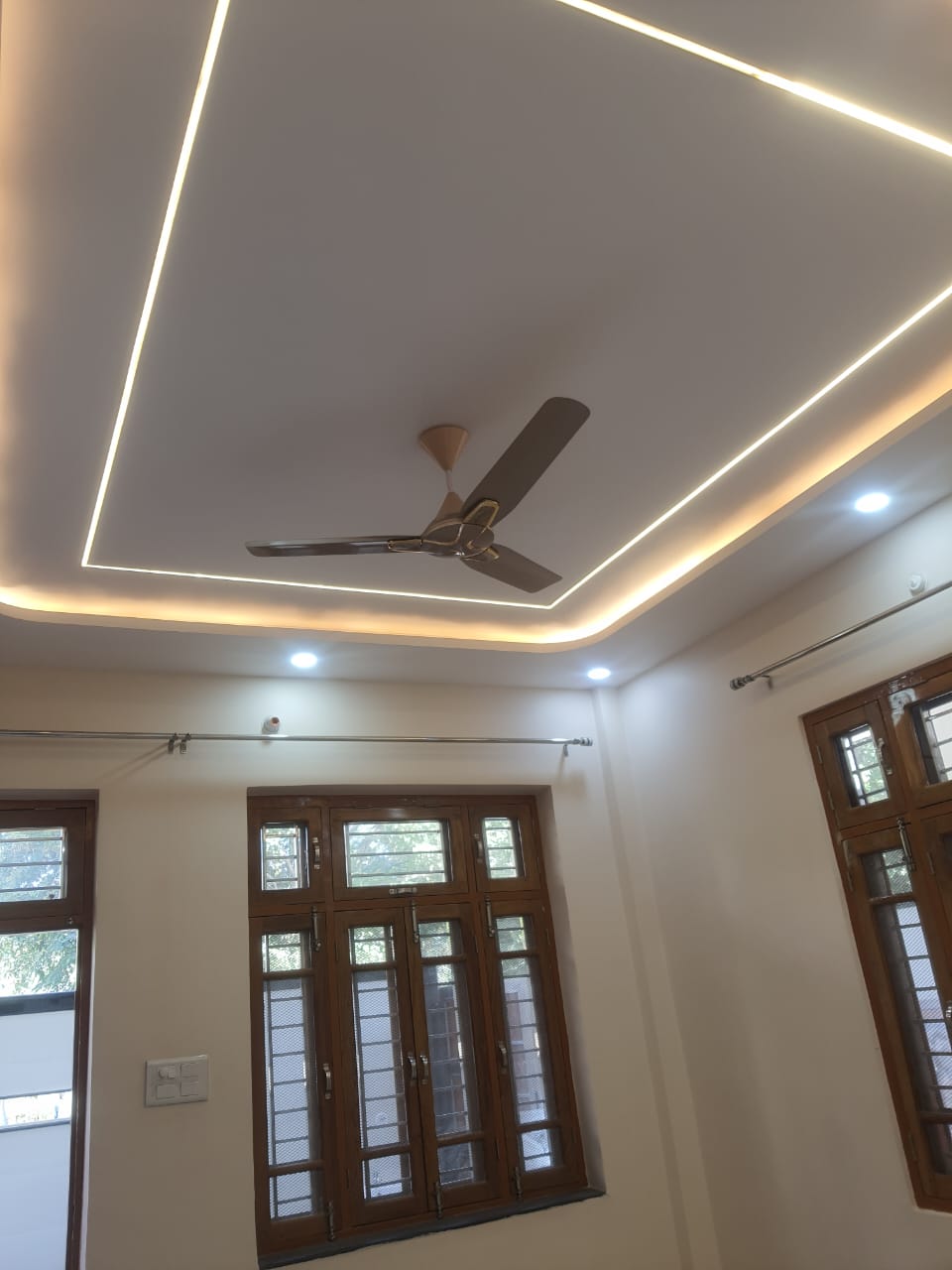 House for Rent in Sushant Golf City Lucknow: Semi Furnished 3 BHK Available for Government and Bank Employees