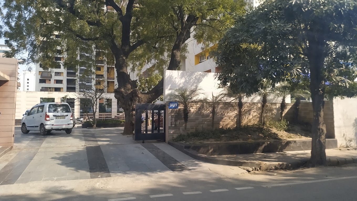 3 BHK Flats for Sale in Rohtas Presidential Tower, Vibhuti Khand, Lucknow – Your Dream Home Awaits!