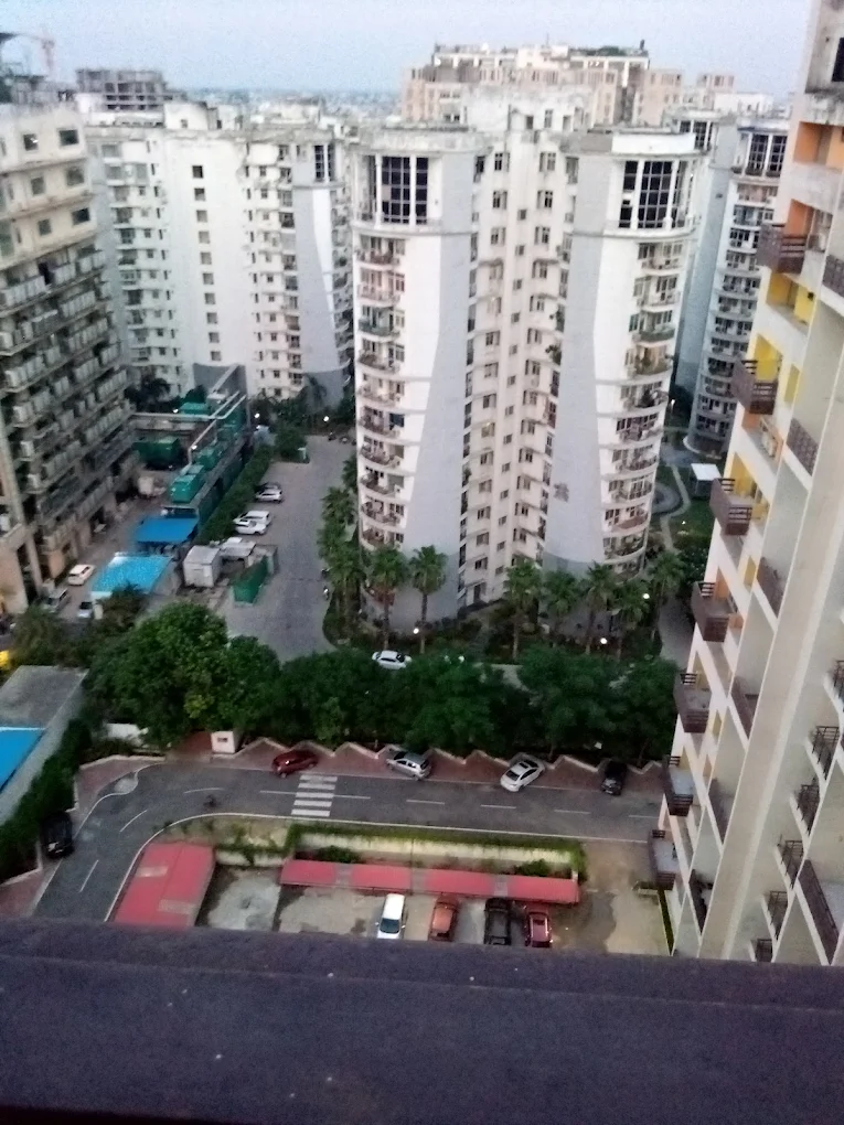 4 BHK flat for sale in Vibhuti Khand, Lucknow