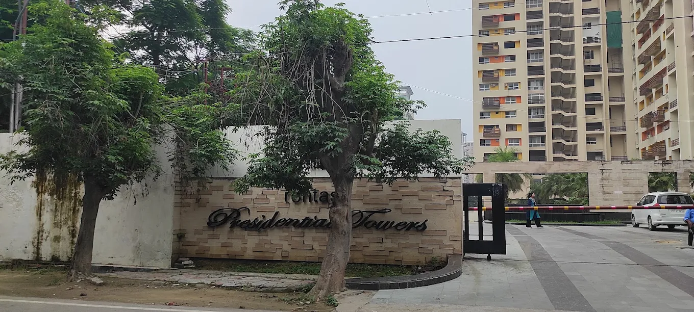 4 BHK flat for sale in Vibhuti Khand, Lucknow